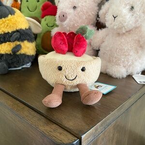 Jellycat Amuseables Fleurette Tarte Aux Fraises